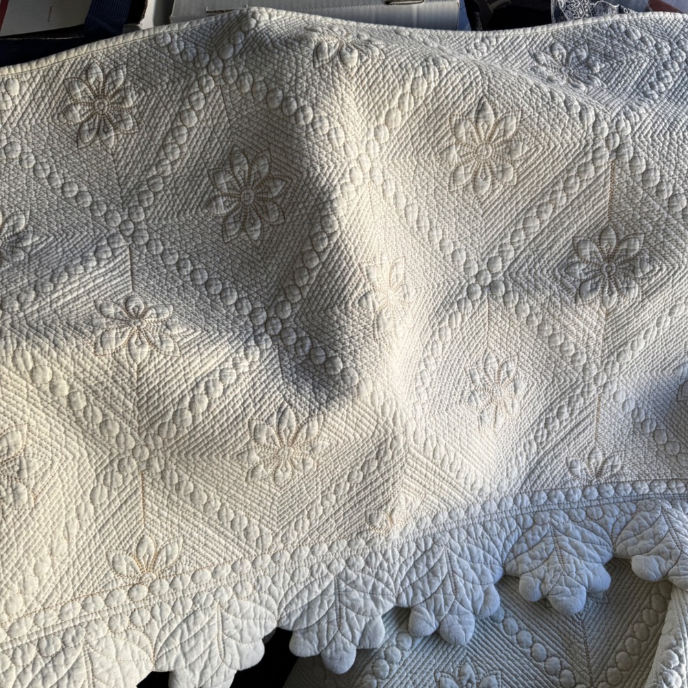 Vintage Cream Quilted Bed Sheets fa Runner Floral Scalloped Trapunto 2pc Set - Picture 9 of 13